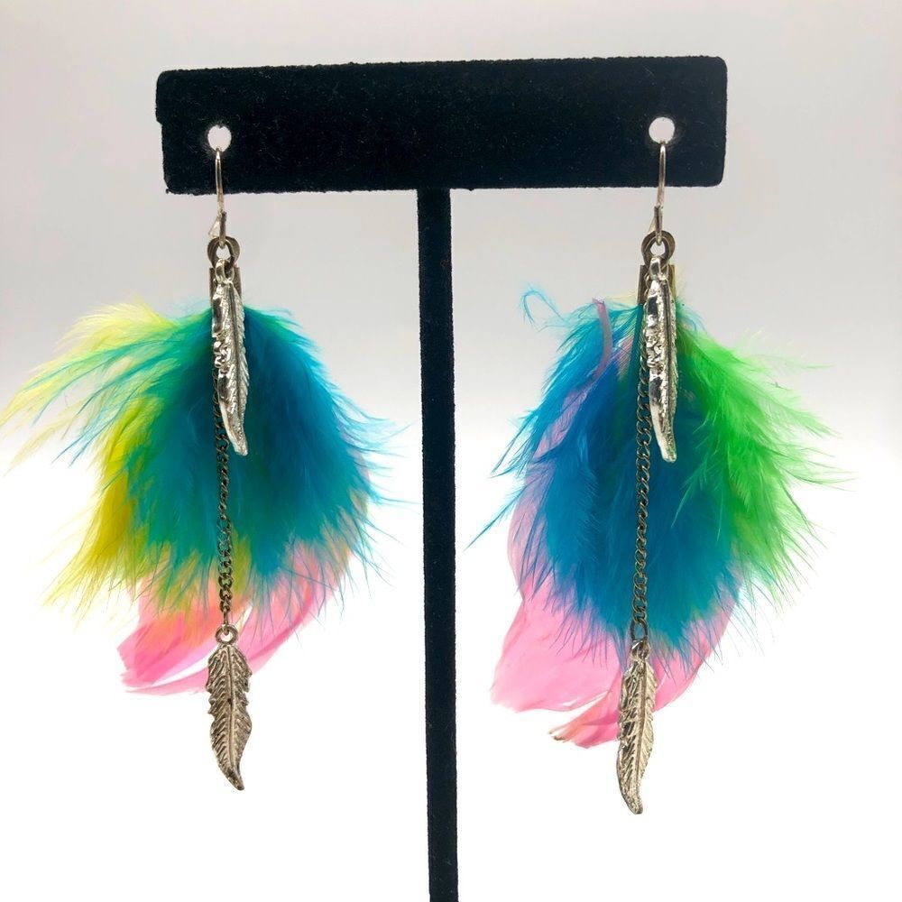 2 Pairs of Feather Dangle Earrings - Picture 2 of 3